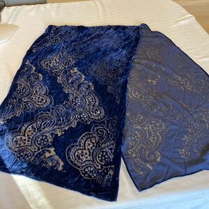 Excellent condition: velvet scarf with sheer paisley pattern